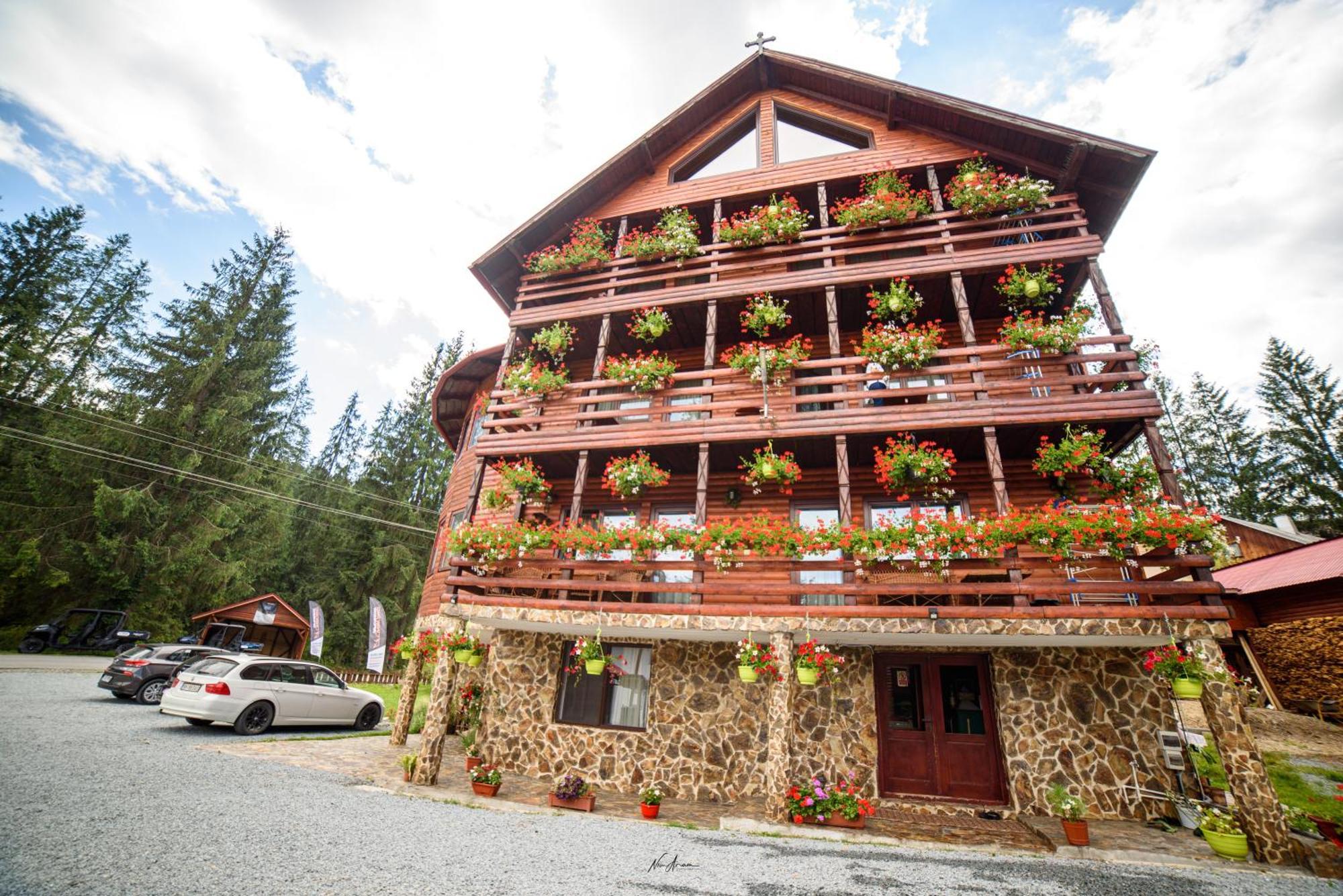 Arieşeni Casa Binu酒店 外观 照片